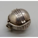 A silver six section concertina ball pendant/locket, 14.5g