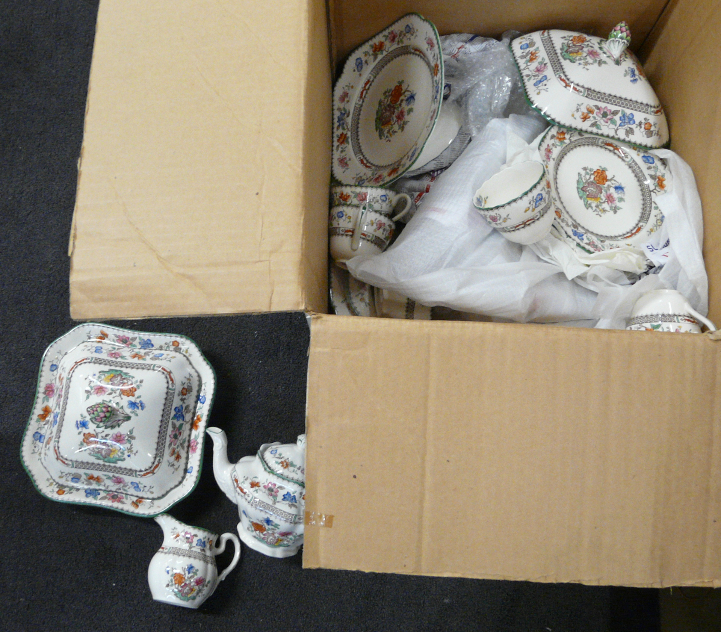 A Copeland Spode Chinese Rose dinner service and tea set **PLEASE NOTE THIS LOT IS NOT ELIGIBLE