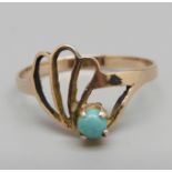 A 9ct gold and turquoise set ring, 1.6g, P