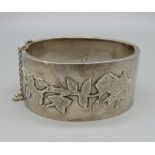 A Victorian silver bangle, Birmingham 1882, 35g, opening 46mm x 59mm