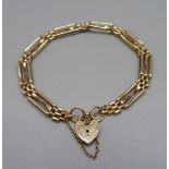 A 9ct gold gate bracelet with padlock fastener, 6.3g