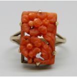 A 9ct gold and coral ring, a/f, 2.9g, M