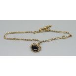 A 9ct gold bracelet with a T-bar and swivel fob, 2.5g