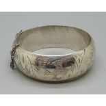 A silver bangle, 48g