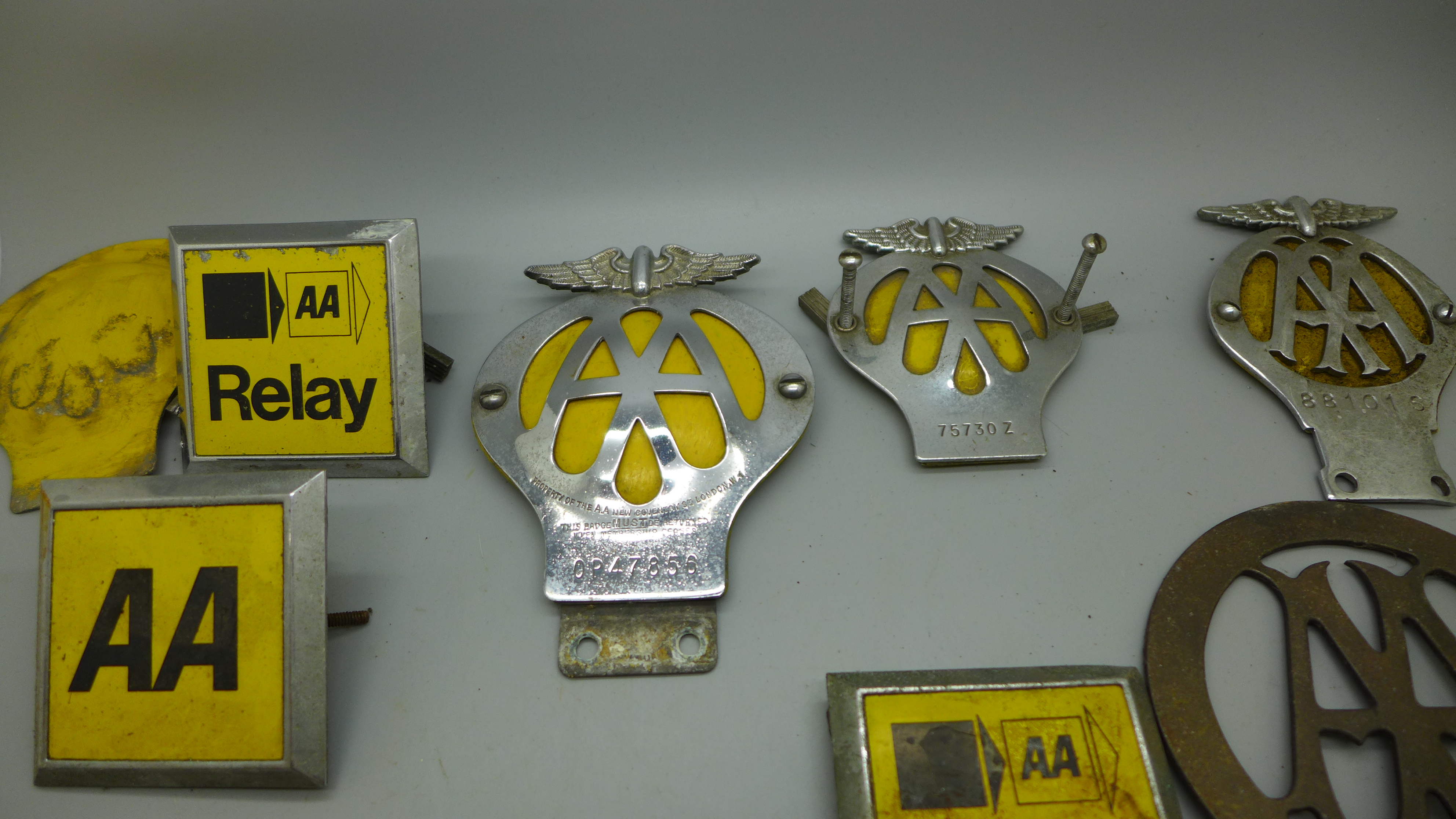 A collection of vintage AA car badges, including pre-war, one numbered 36154L - Image 2 of 3