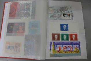 Stamps: Worldwide miniature sheet collection in 32 page stock book
