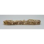 A 9ct gold bracelet with plated fastener, 11.1g