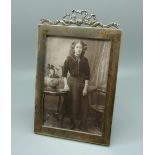 A silver photograph frame, London 1904, 113mm wide