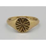 A small 9ct gold signet ring, 0.9g, H