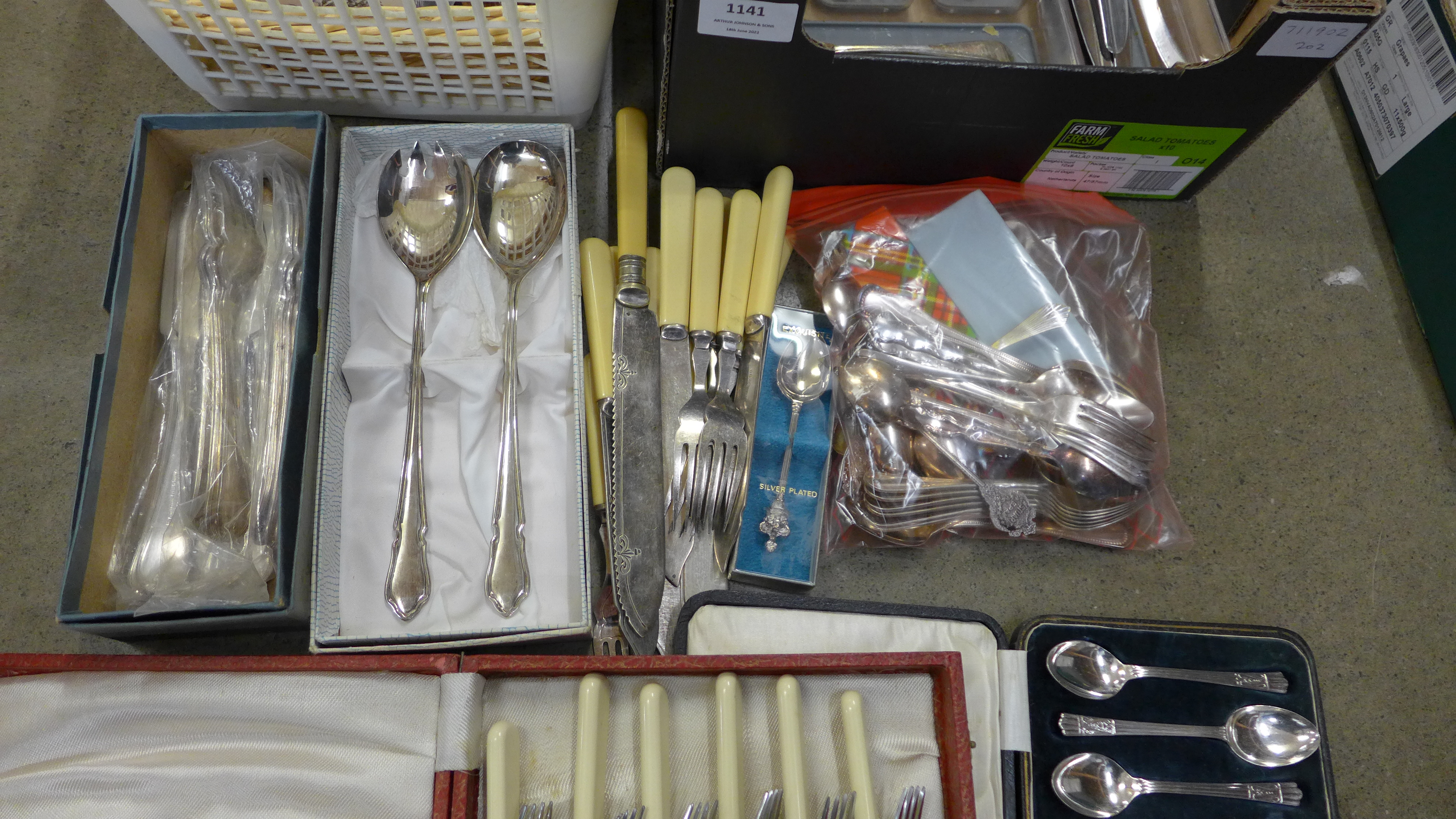 A large box of plated and stainless steel cutlery **PLEASE NOTE THIS LOT IS NOT ELIGIBLE FOR POSTING - Image 4 of 5