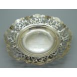 A pierced silver dish, Sheffield 1911, 107g, 16cm