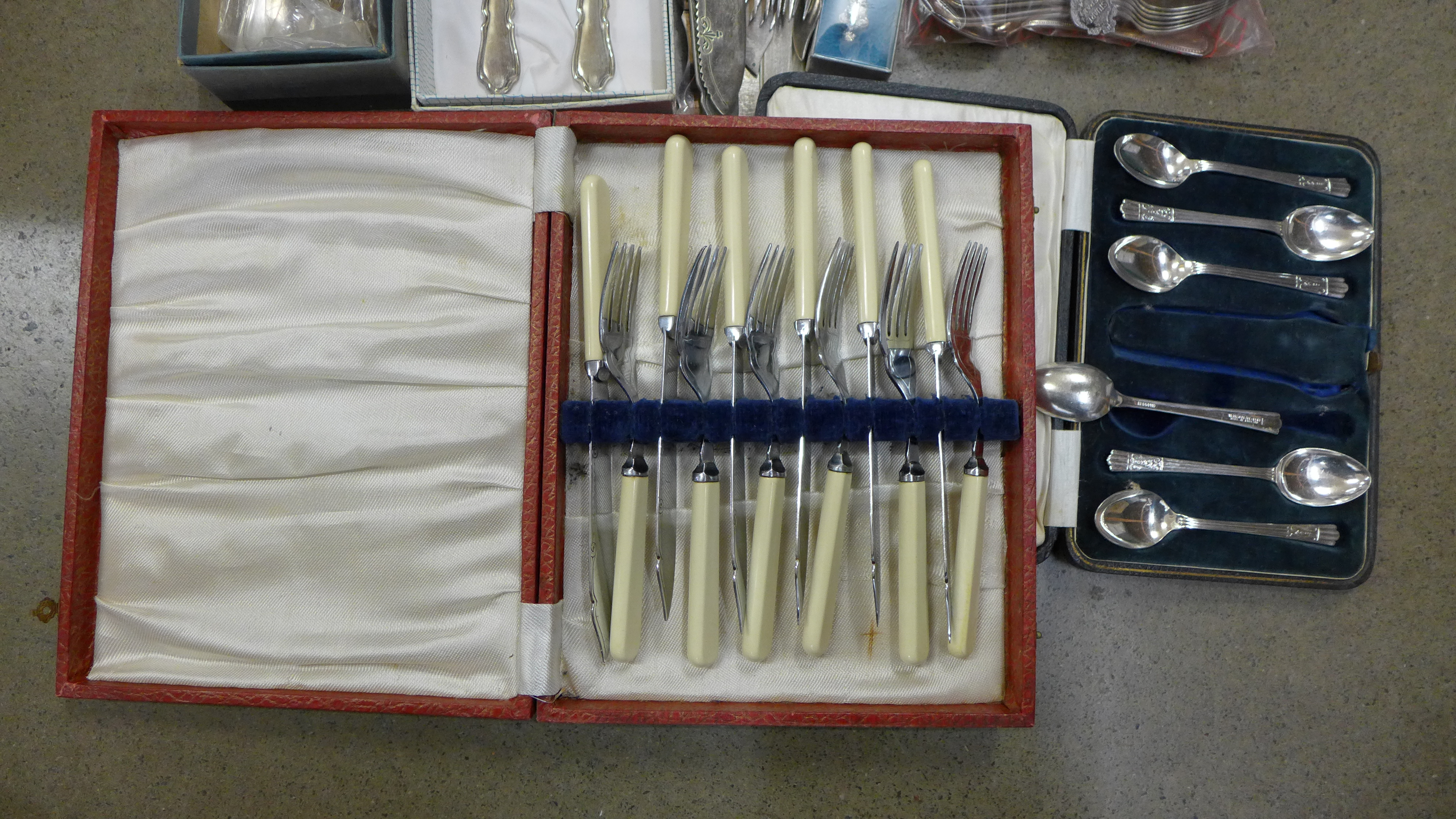 A large box of plated and stainless steel cutlery **PLEASE NOTE THIS LOT IS NOT ELIGIBLE FOR POSTING - Image 5 of 5