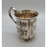 A Victorian silver mug, London 1871, 105g