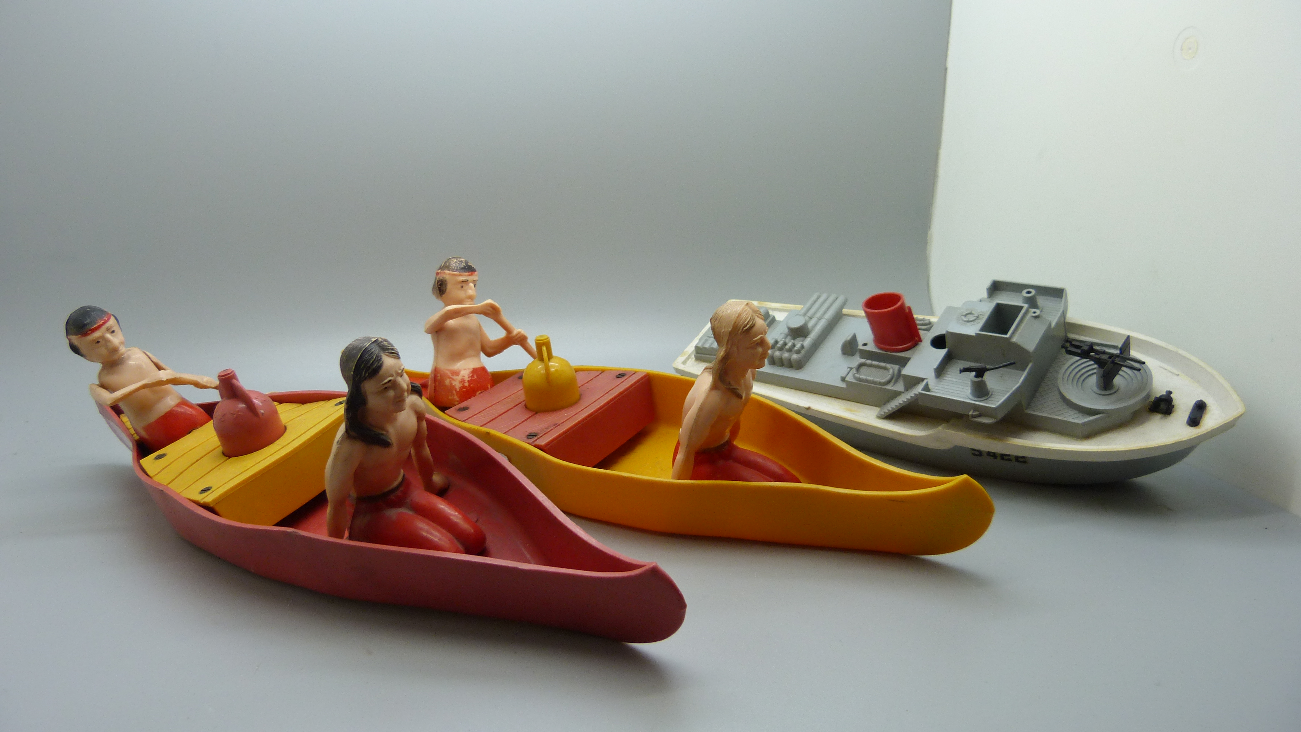 Two Penguin clockwork paddle boats and a Scalex boat - Bild 2 aus 2