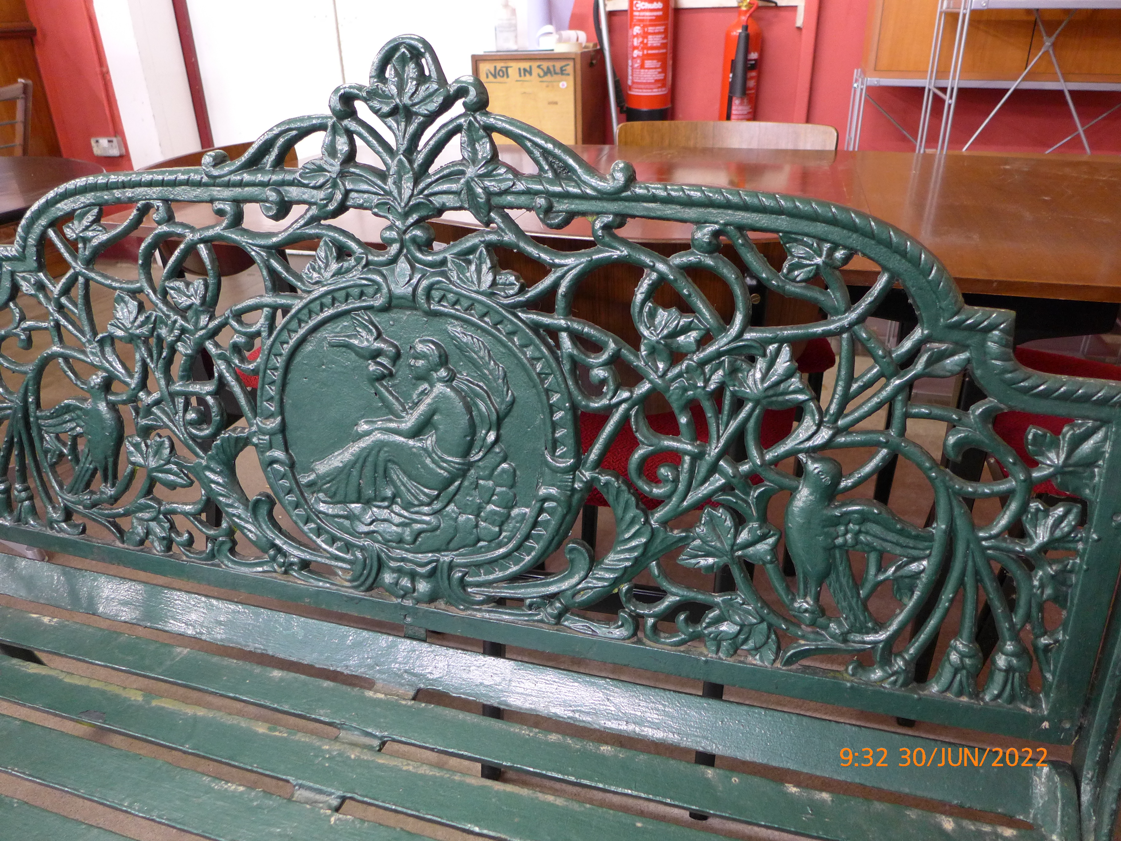 A Victorian style painted cast iron garden bench - Image 4 of 4