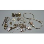 A Pandora bracelet, three thimbles, a silver cat pendant, etc.