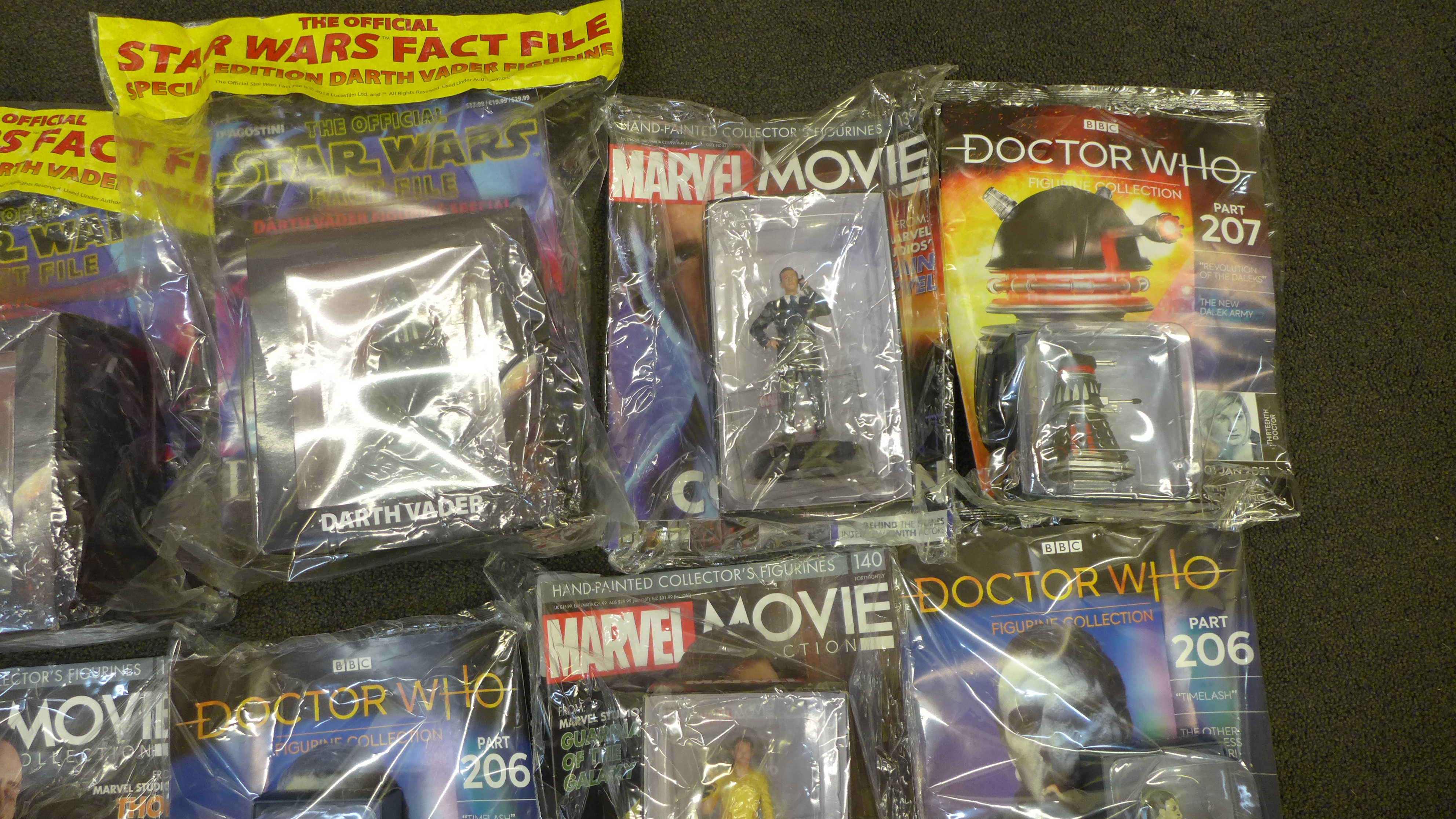 A collection of nine Doctor Who, Marvel and Star Wars figures with magazines - Bild 4 aus 4