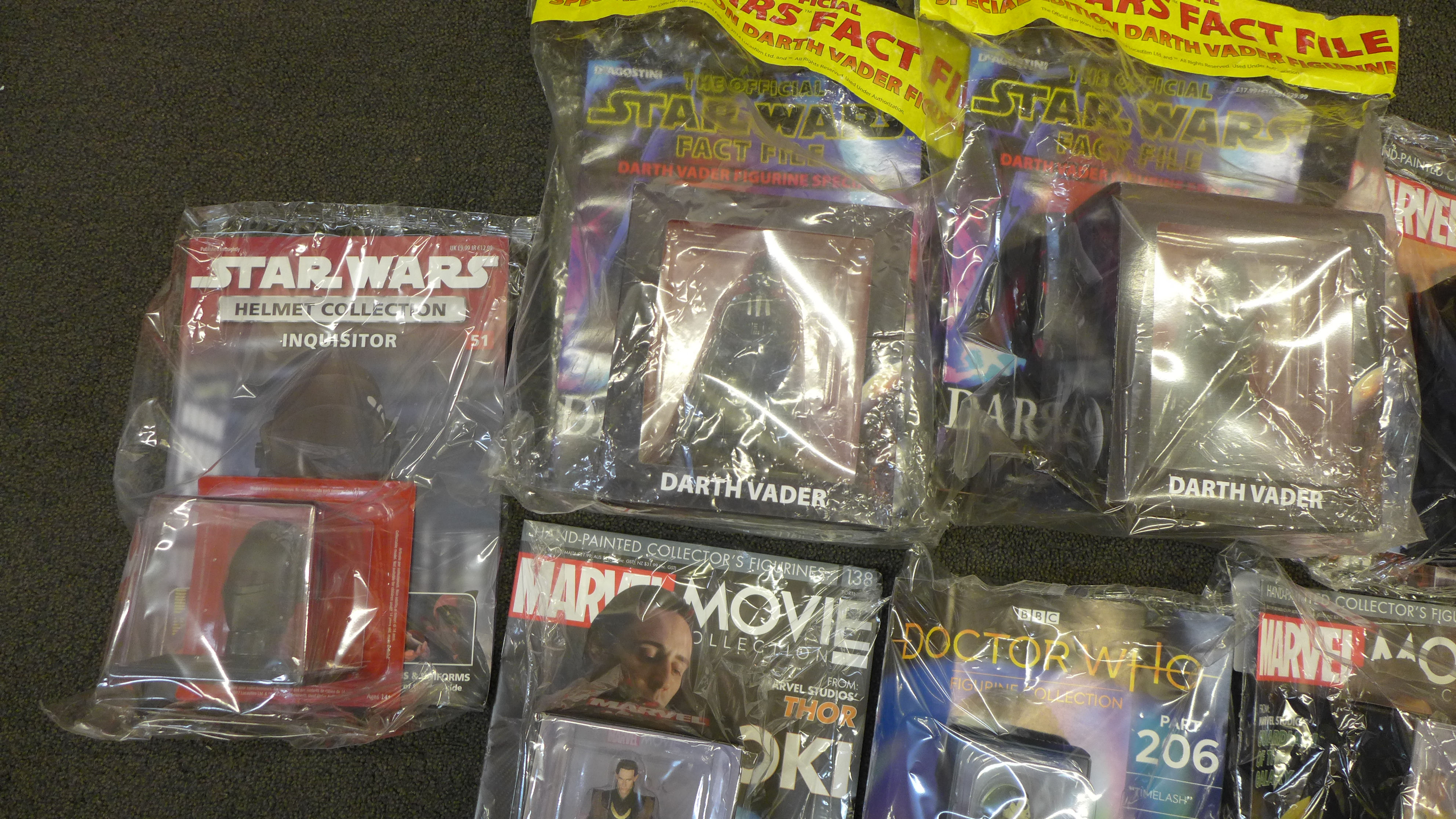 A collection of nine Doctor Who, Marvel and Star Wars figures with magazines - Bild 3 aus 4