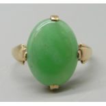 A 9ct gold, oval jade ring, 3.5g, P