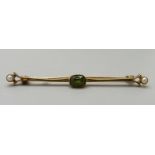 A 9ct gold, peridot and pearl brooch, 2.7g