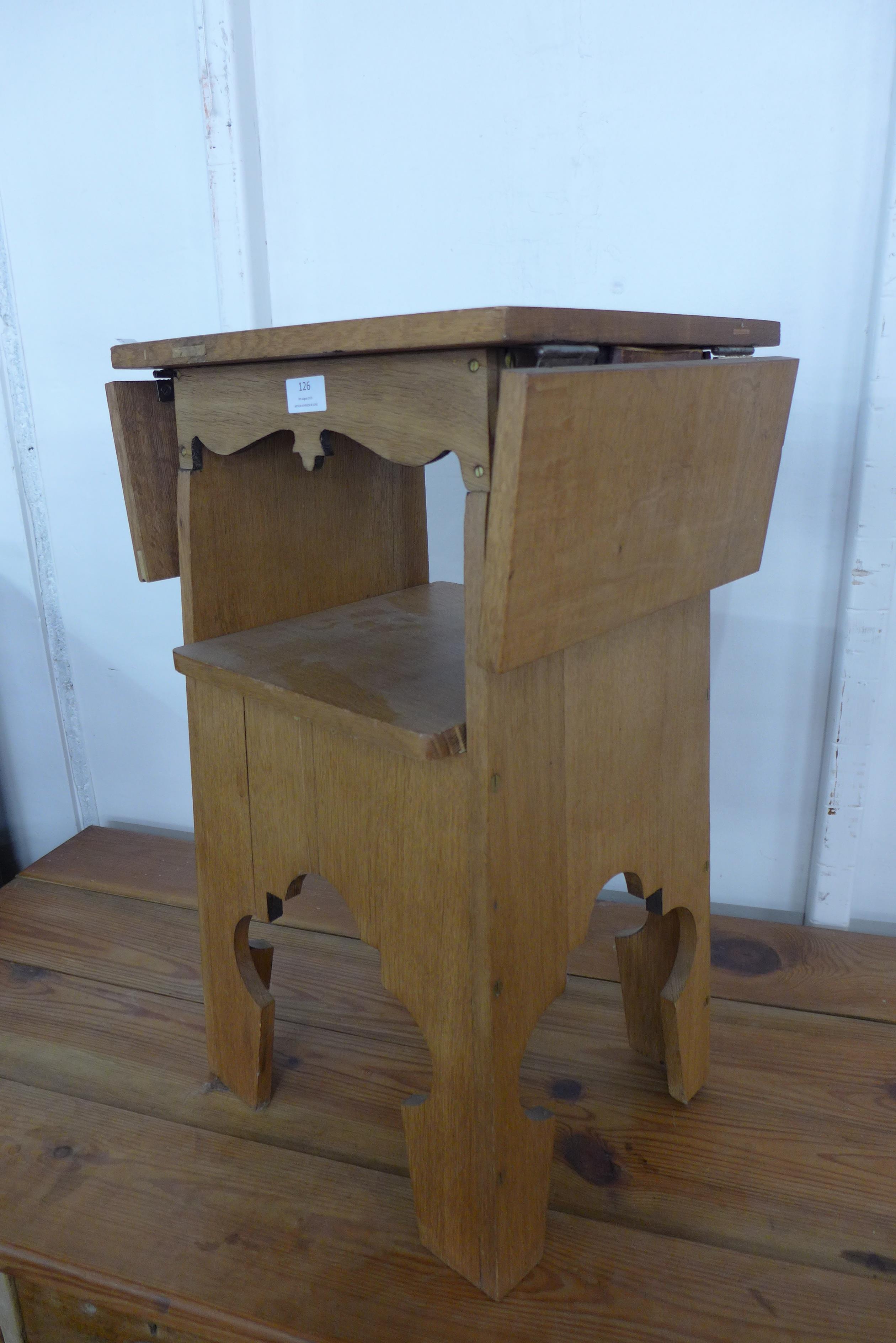 An early 20th Century oak drop-leaf occasional table