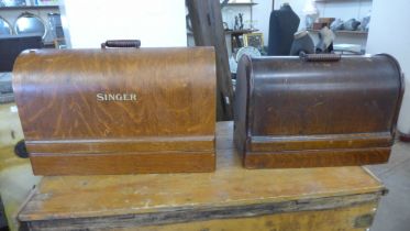 Two vintage cased Singer sewing machines (locked without key )