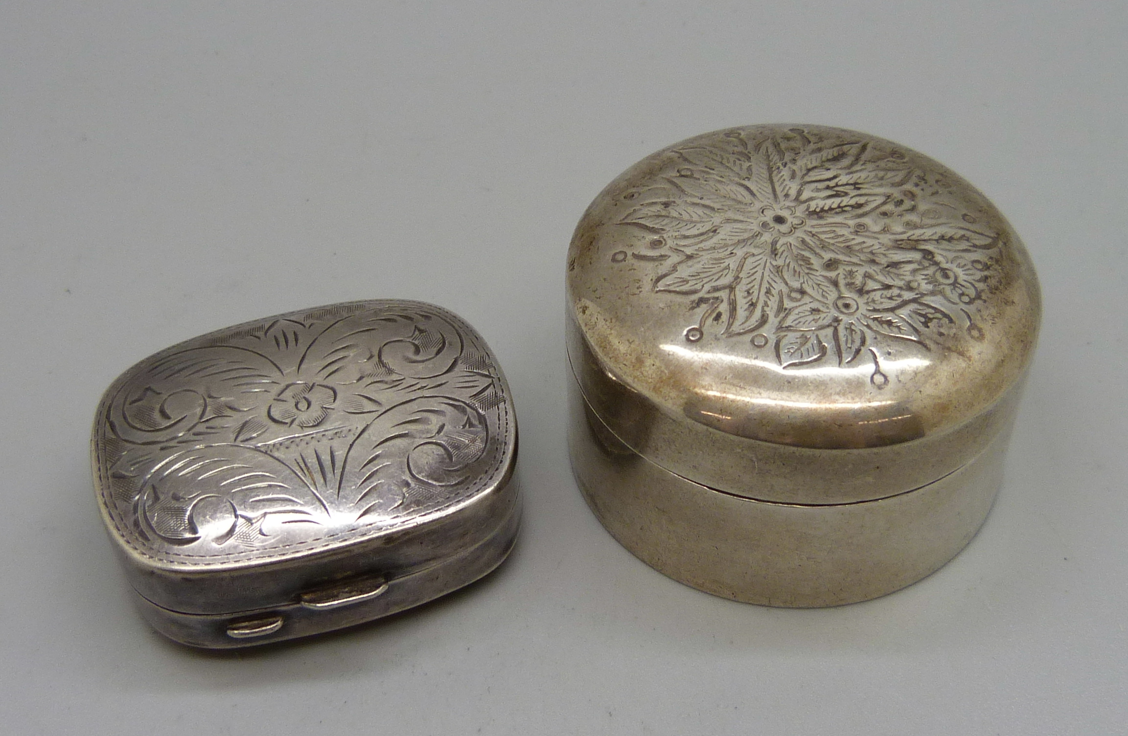 Two 925 silver pill boxes, with import marks, 55g, circular box 48mm in diameter