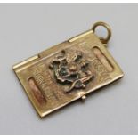 A 9ct gold British passport holder charm, 3.8g, inner paper a/f