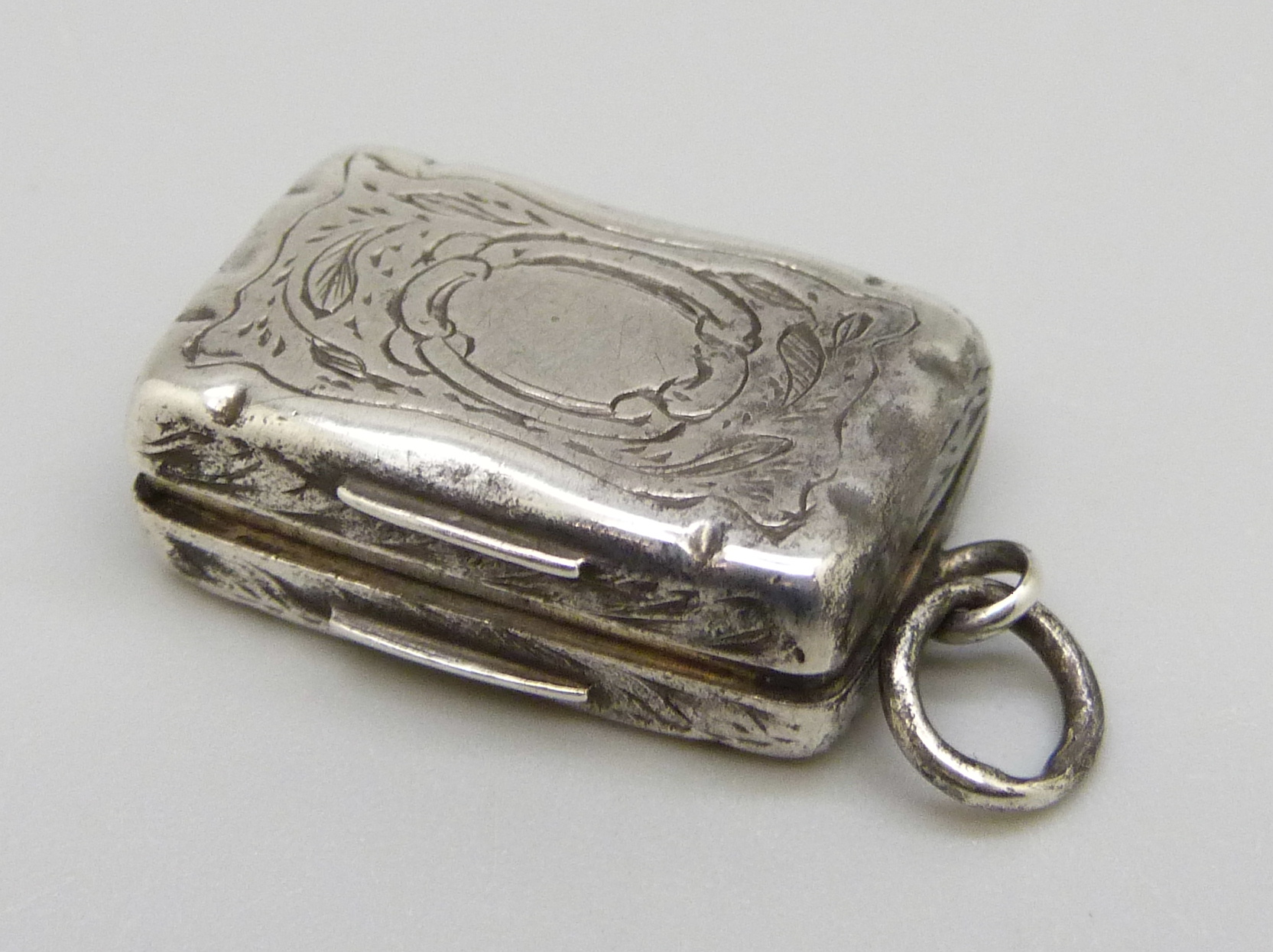 A Victorian silver vinaigrette, Birmingham 1861, 23mm x 15mm