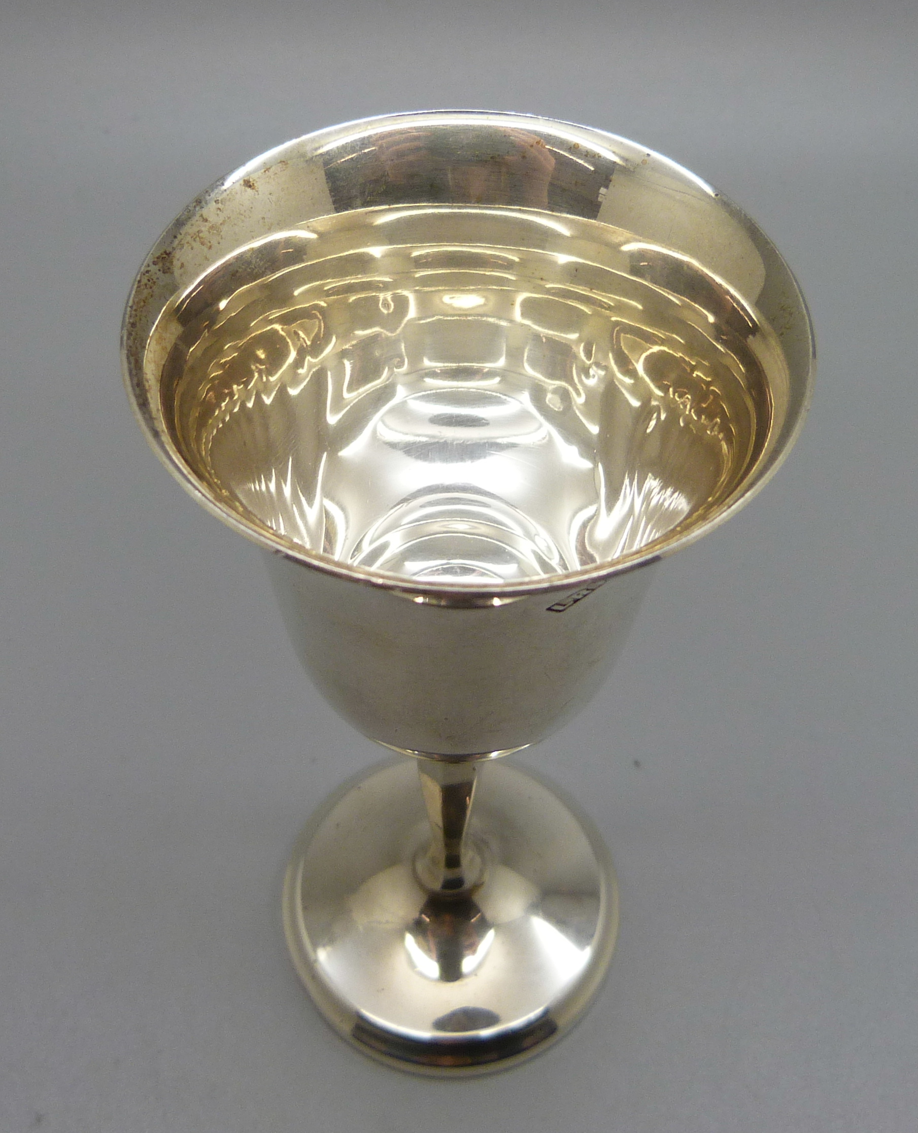 A silver wine goblet, Birmingham 1979, 65g - Image 3 of 3