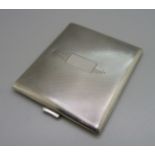 A silver cigarette case, 130g, 81mm x 93mm