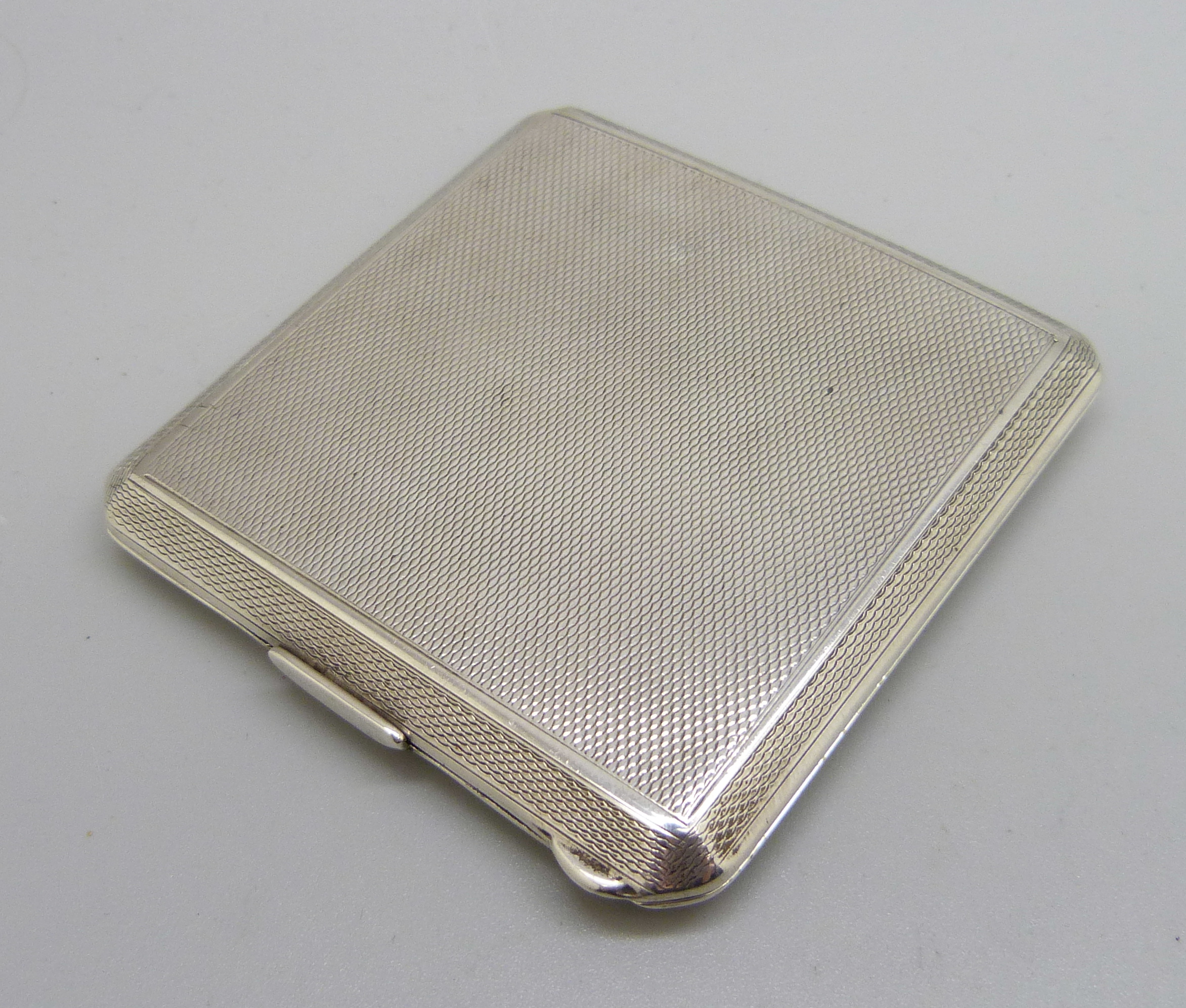 A silver compact - Image 2 of 3