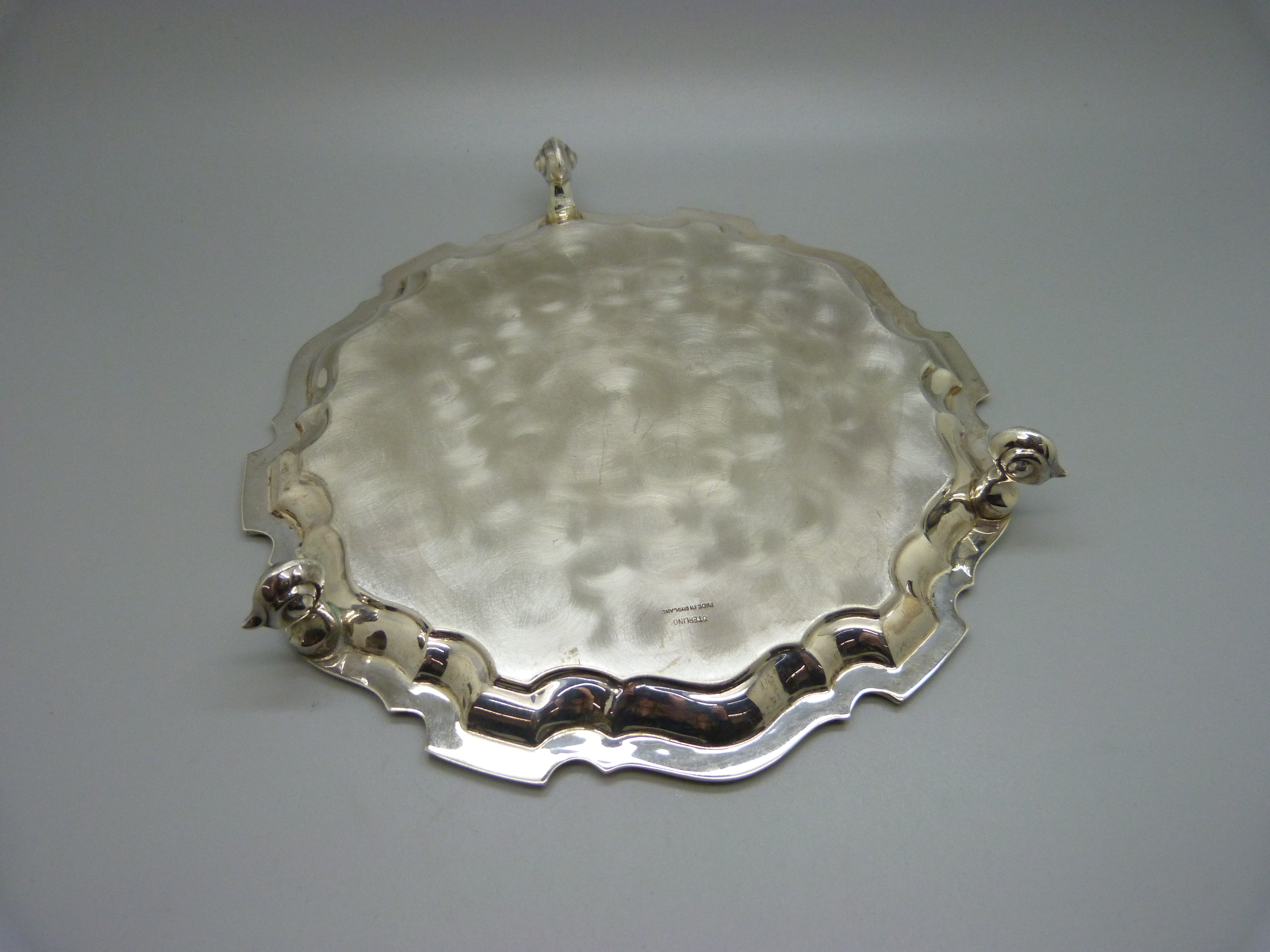 A silver tray on three feet, Sheffield 1957, 297g, 20.5cm - Image 4 of 4