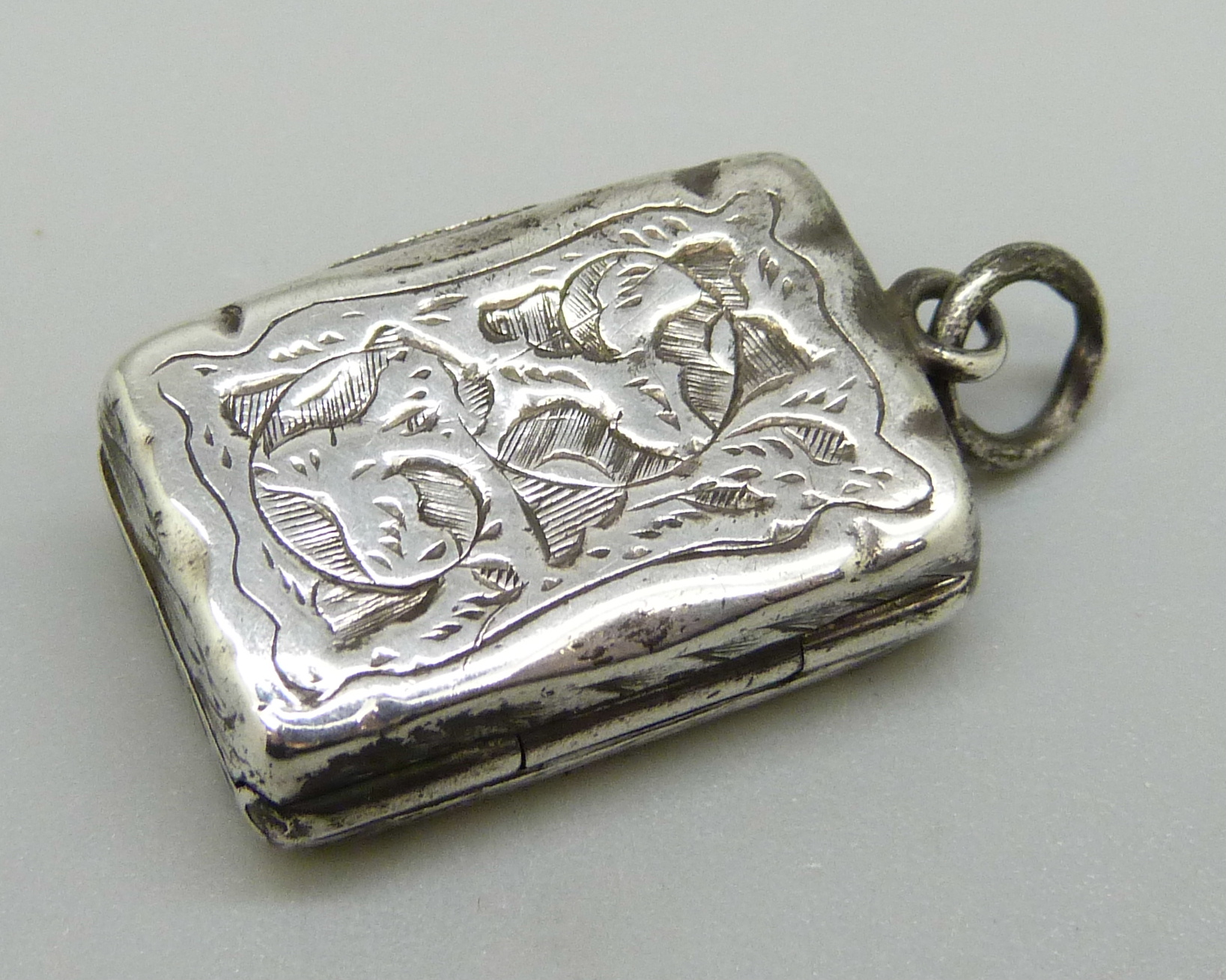 A Victorian silver vinaigrette, Birmingham 1861, 23mm x 15mm - Image 2 of 4