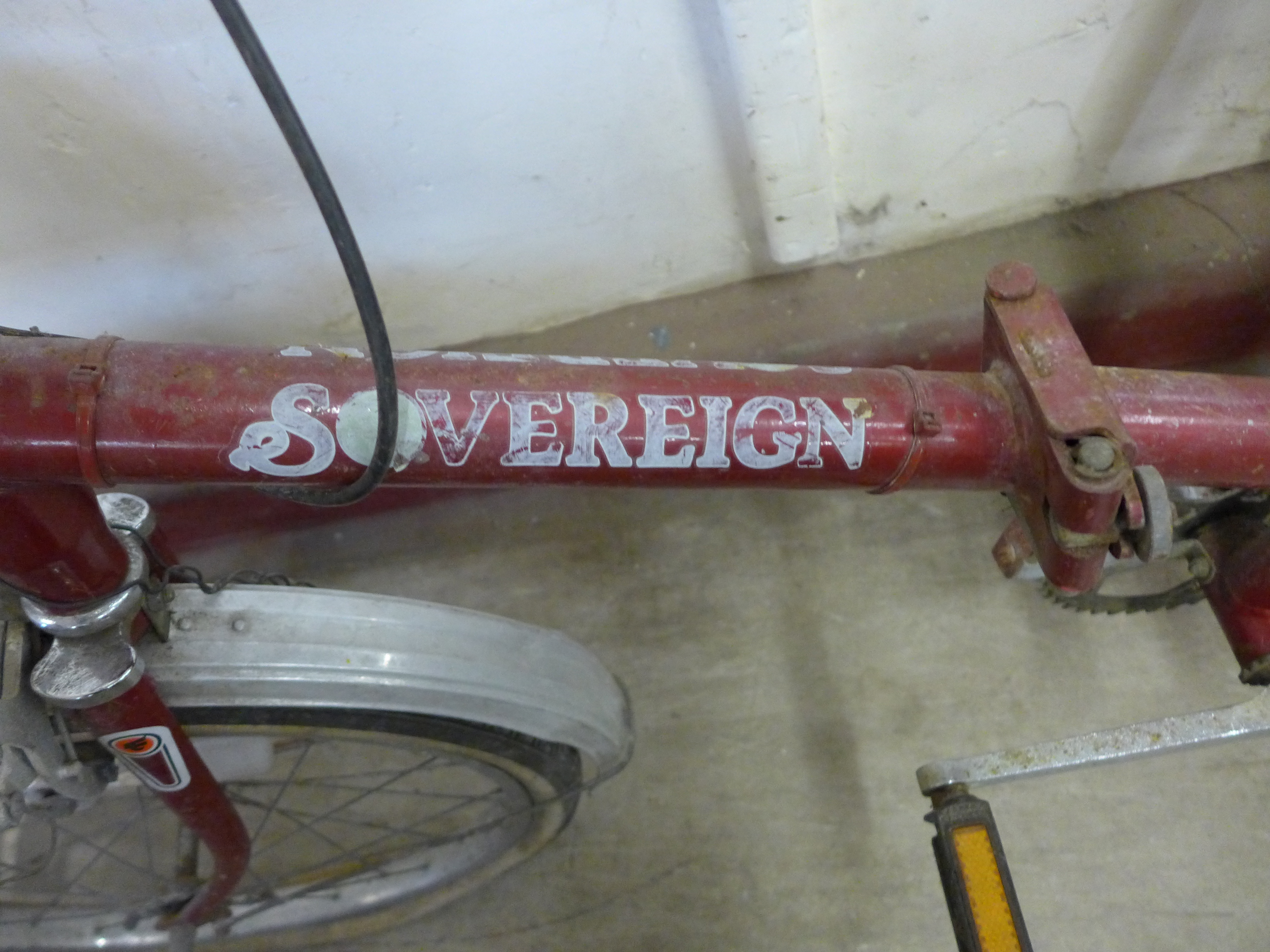 A vintage Sovereign lady's folding bicycle - Image 2 of 2