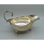 A late Victorian silver sauce boat by George Unite, Chester 1900, 145g