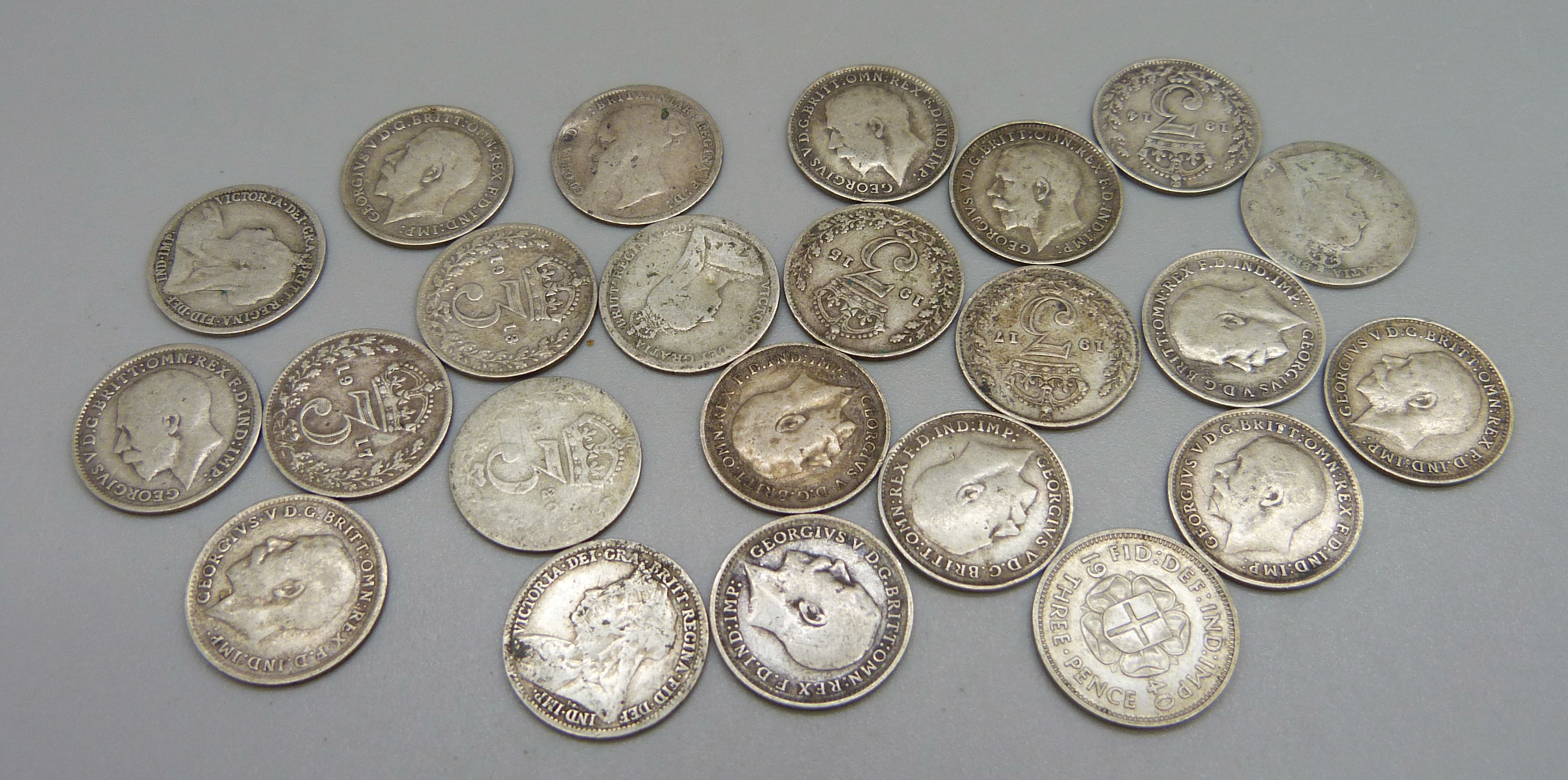 A collection of pre 1920 silver 3d coins, 31g