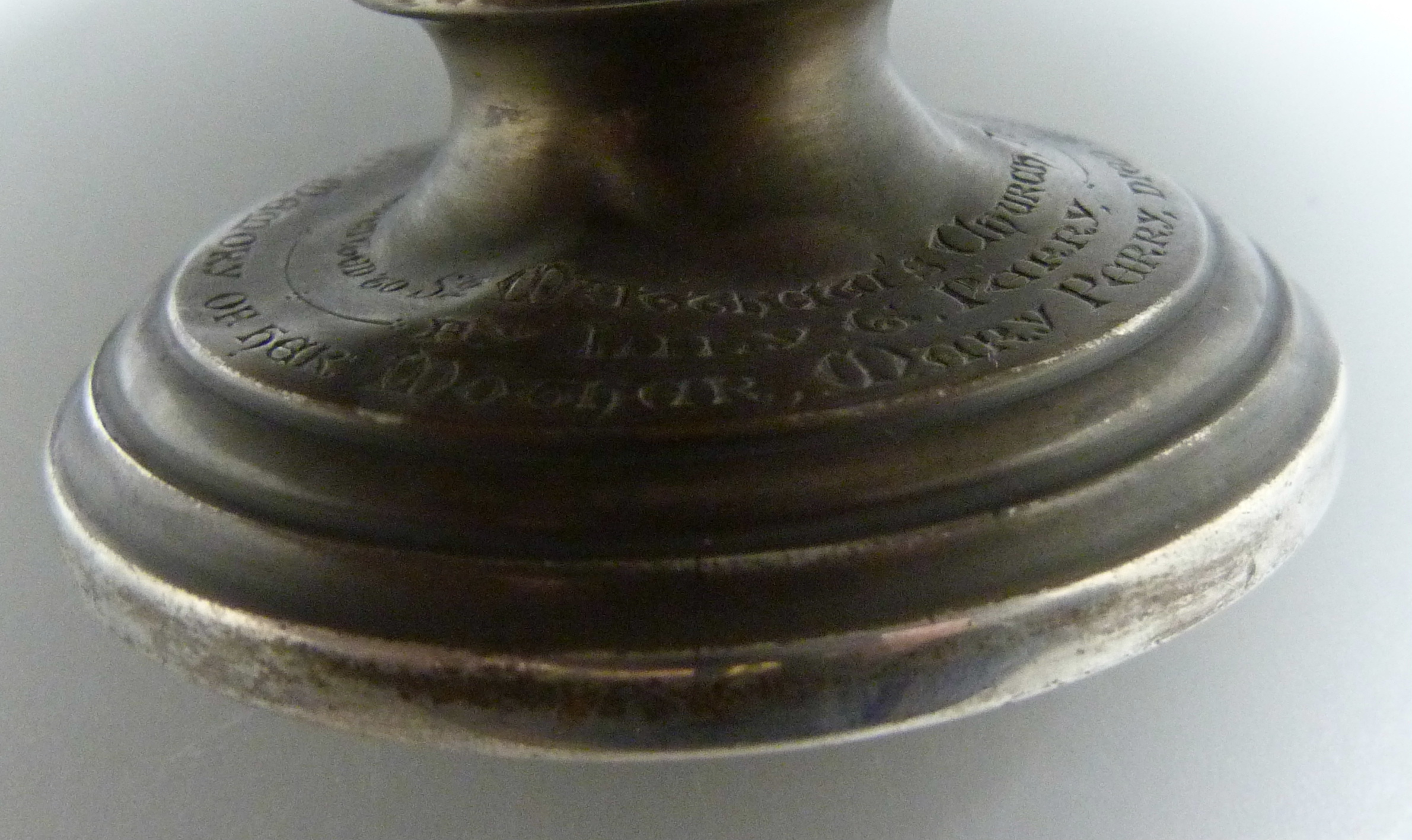 A silver dish, Birmingham 1912, 147g, diameter 132mm, base/foot dented - Image 5 of 5