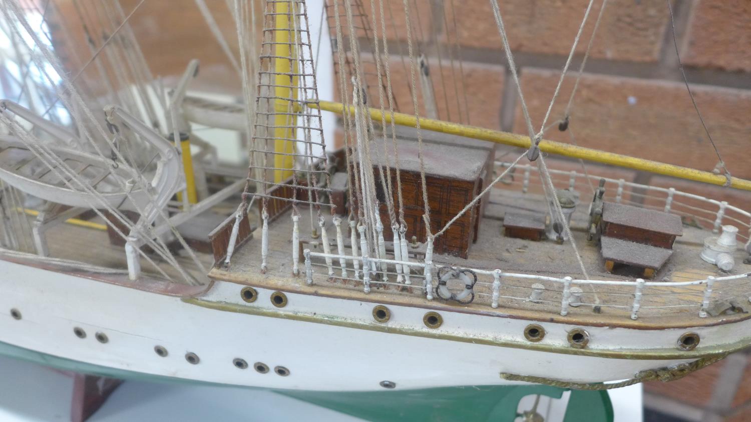 A model of a tall masted ship, 85cm long **PLEASE NOTE THIS LOT IS NOT ELIGIBLE FOR POSTING AND - Image 4 of 4