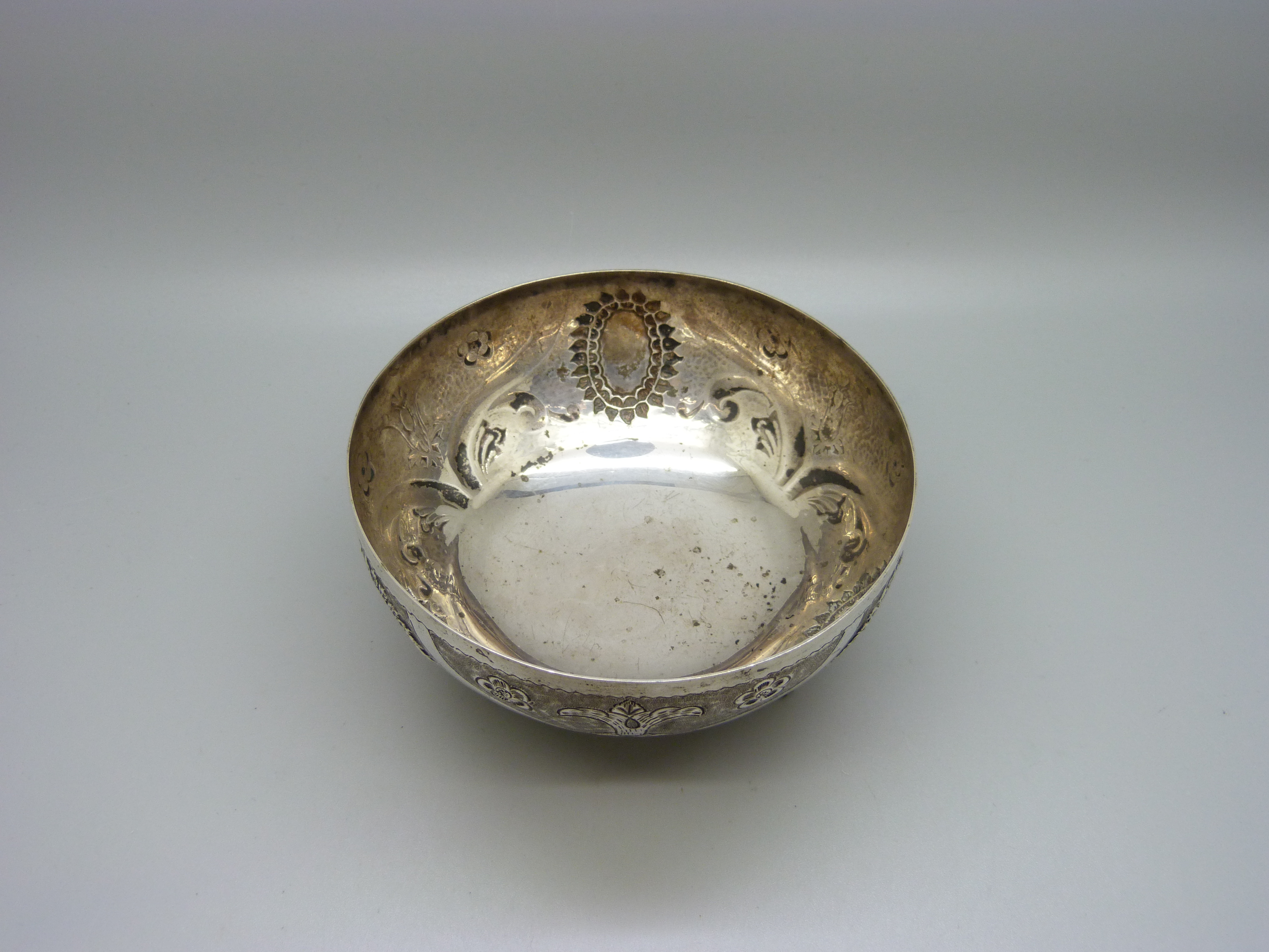 A white metal footed bowl, marked 830, 112g, 118mm in diameter - Image 2 of 4