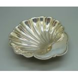 A silver shell shaped butter dish, Sheffield 1914, 71g