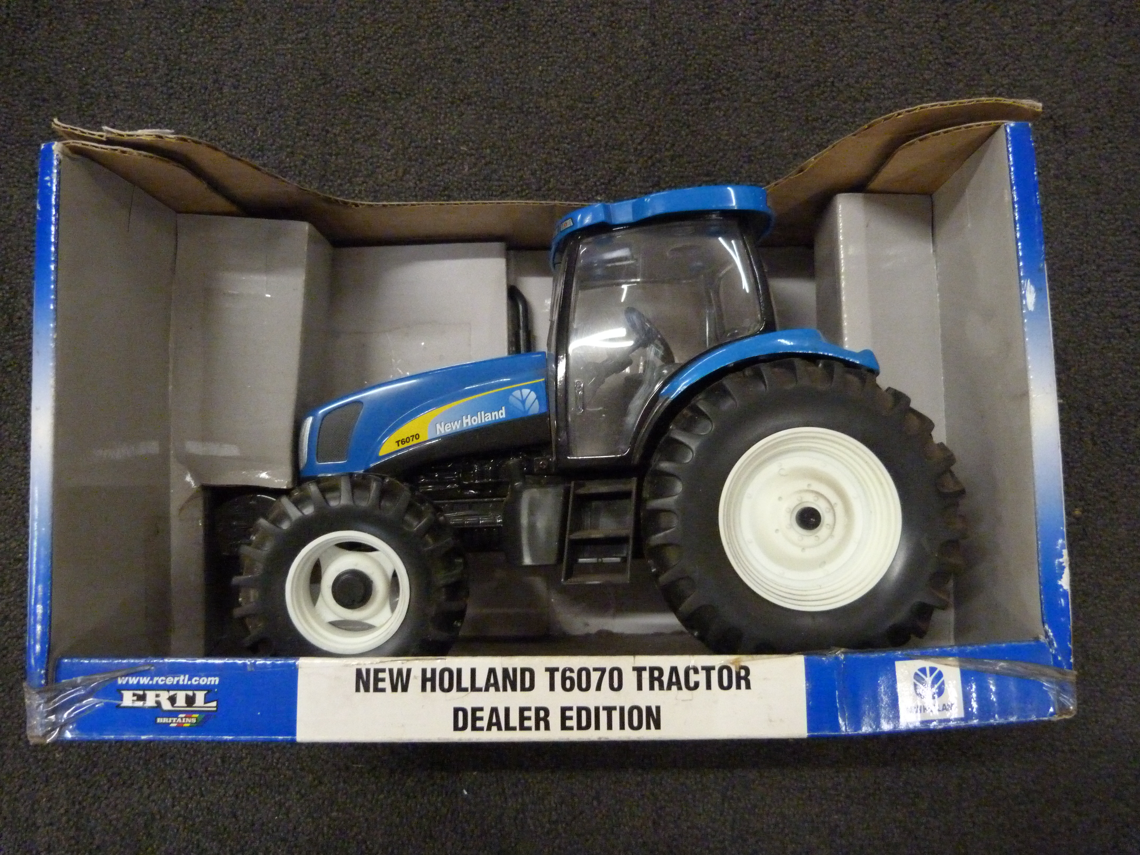 An Ertl New Holland T6070 die-cast model Tractor, dealer edition, boxed - Image 2 of 2