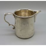 A silver cream jug, London 1932, Richard Comyns, 65g