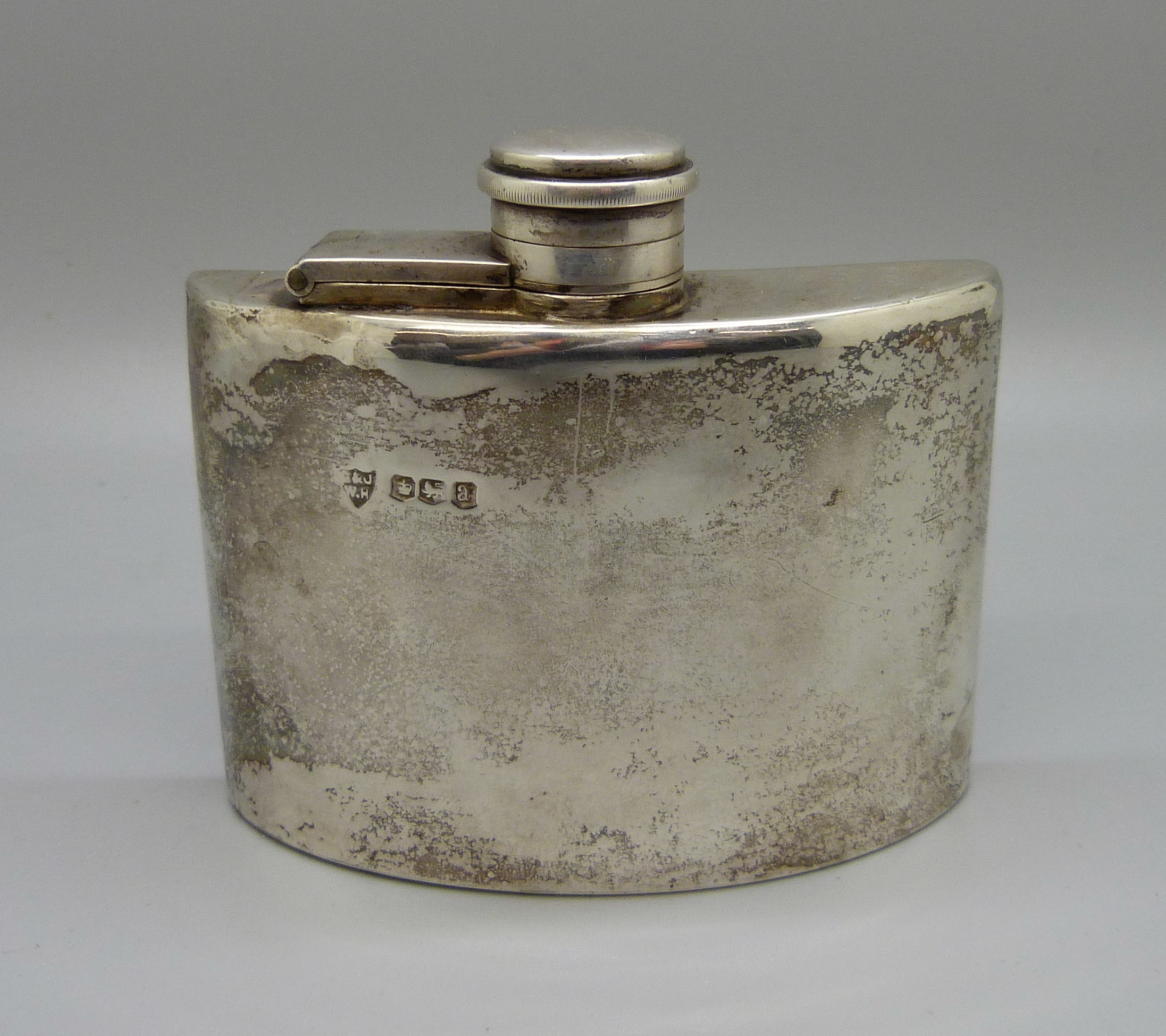 A silver spirit flask, Sheffield 1918, 123g, marked 1/4 PT