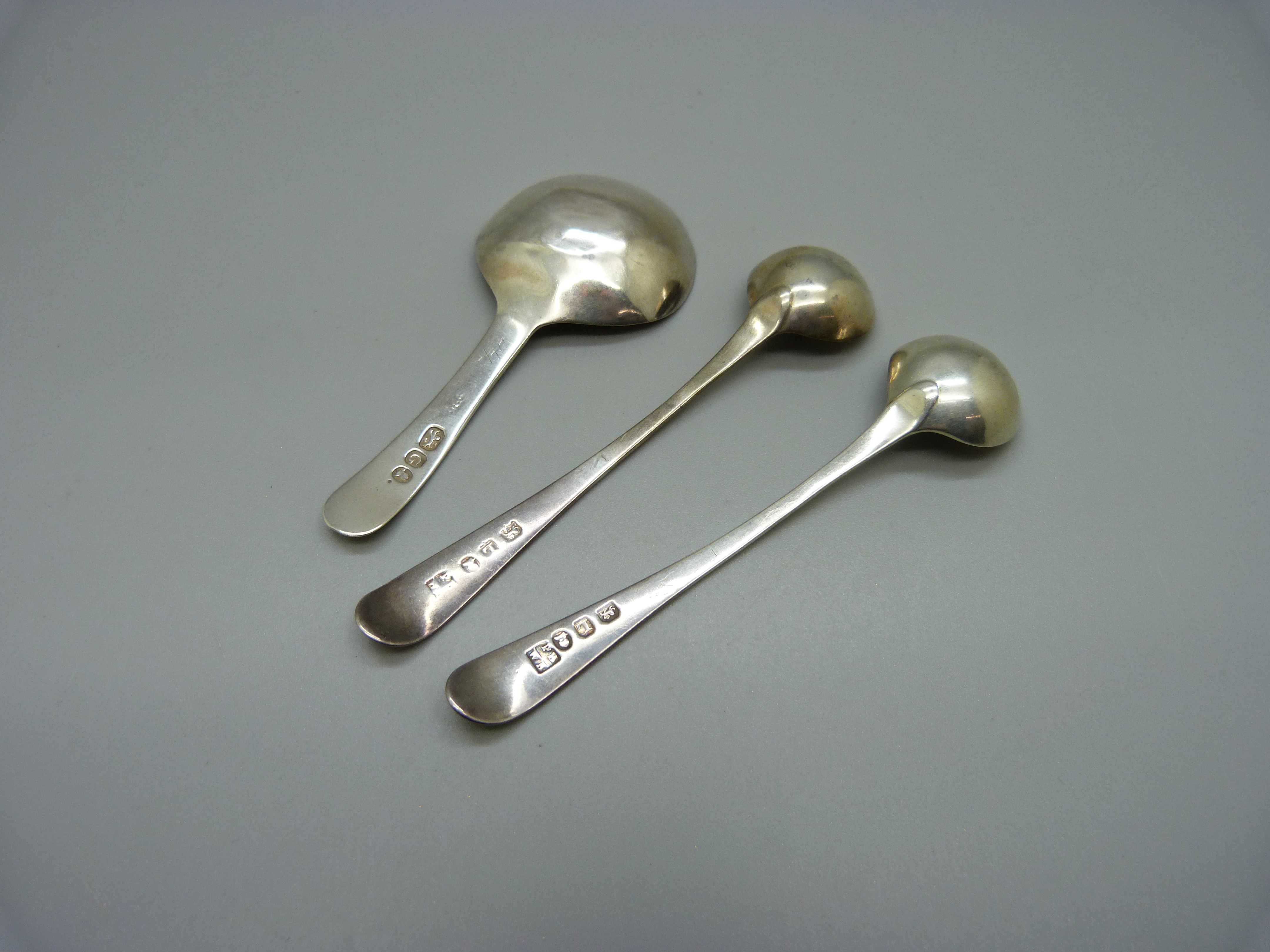 A pair of silver mustard spoons, London 1806, Peter & William Bateman, and a silver caddy spoon, 29g - Image 2 of 2