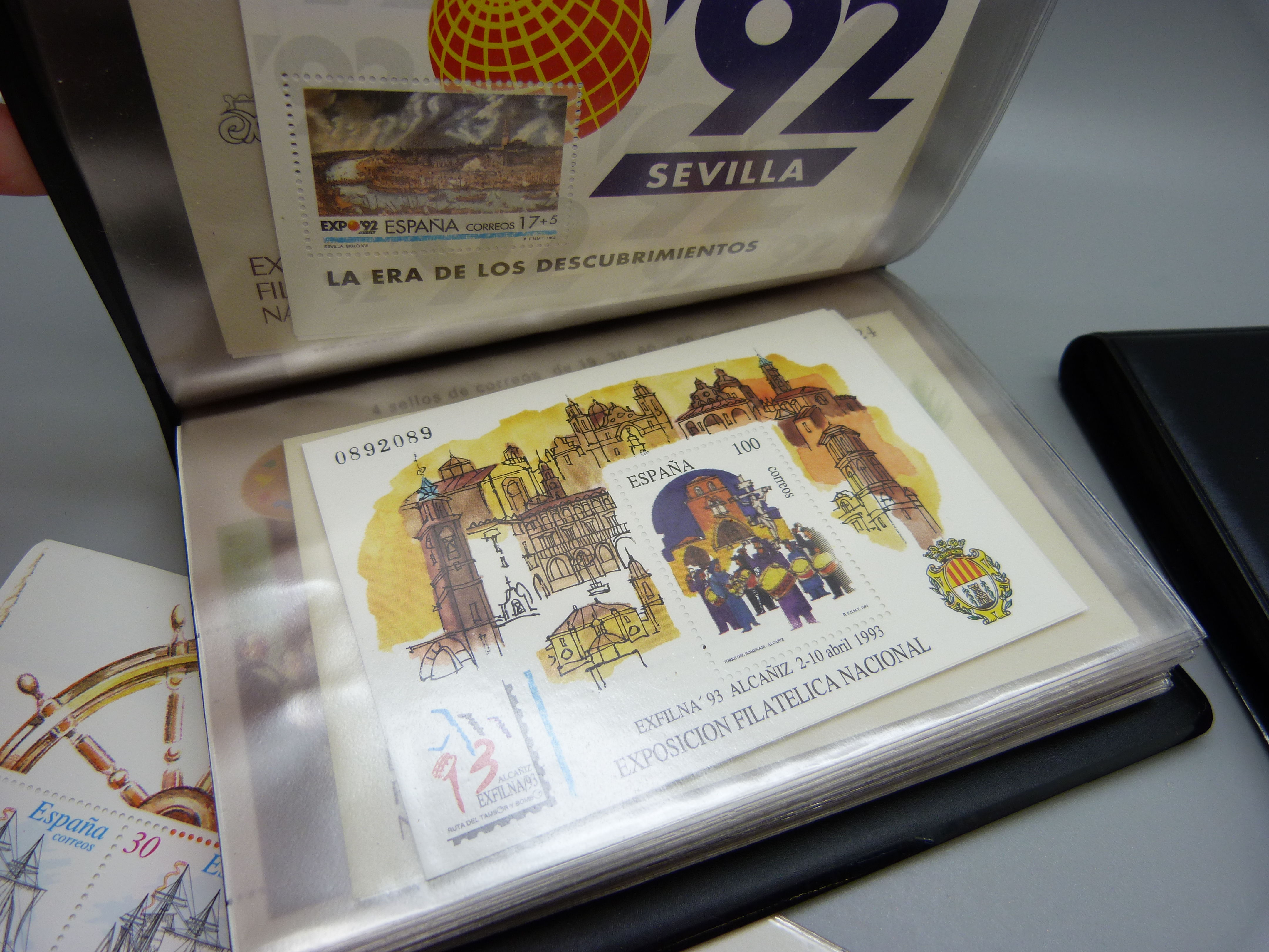 Two albums of Spanish mint commemorative stamps and other used stamps - Bild 5 aus 7