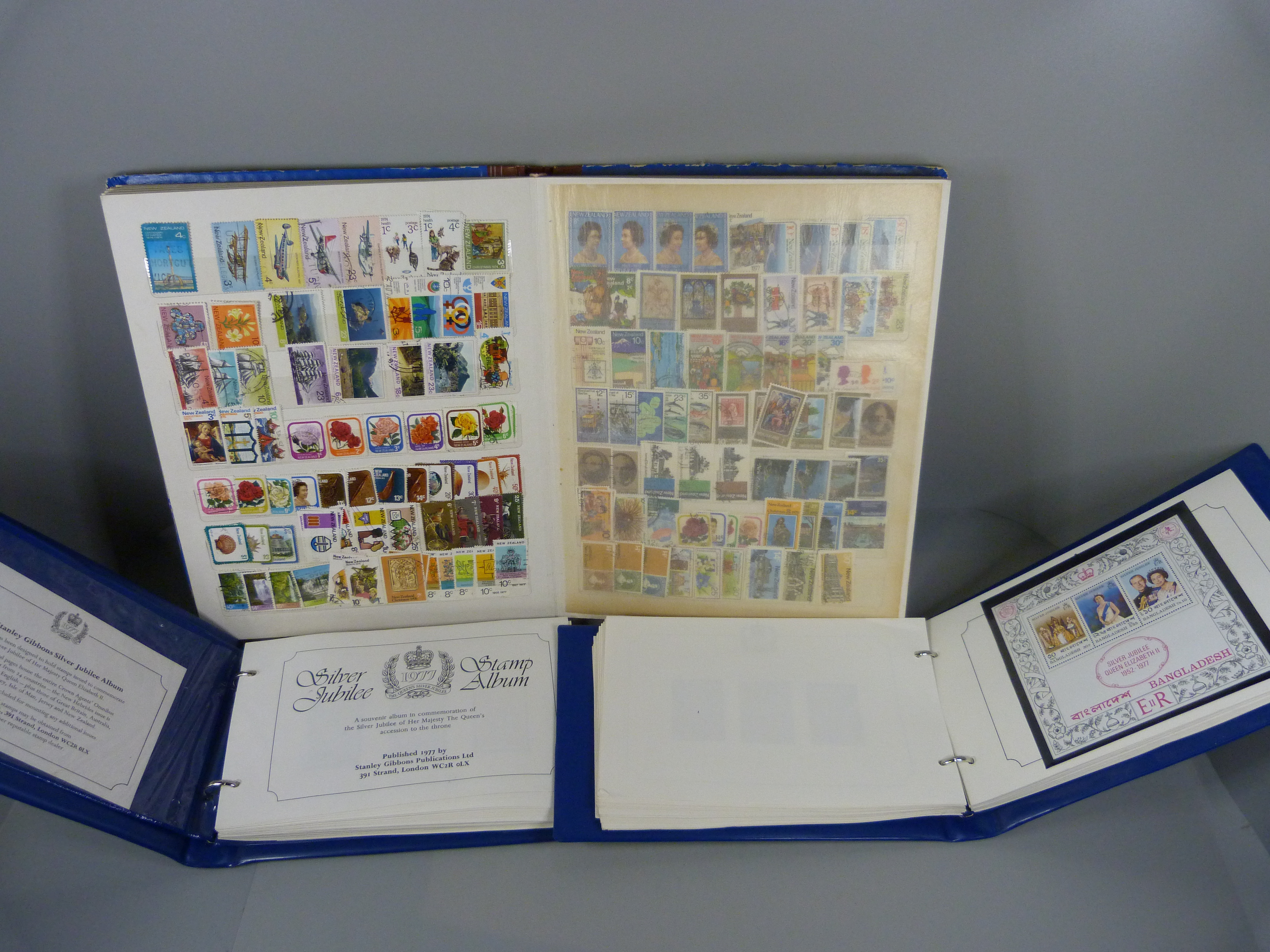 Three stamp albums, two Stanley Gibbons Silver Jubilee and an album containing New Zealand and - Bild 2 aus 7