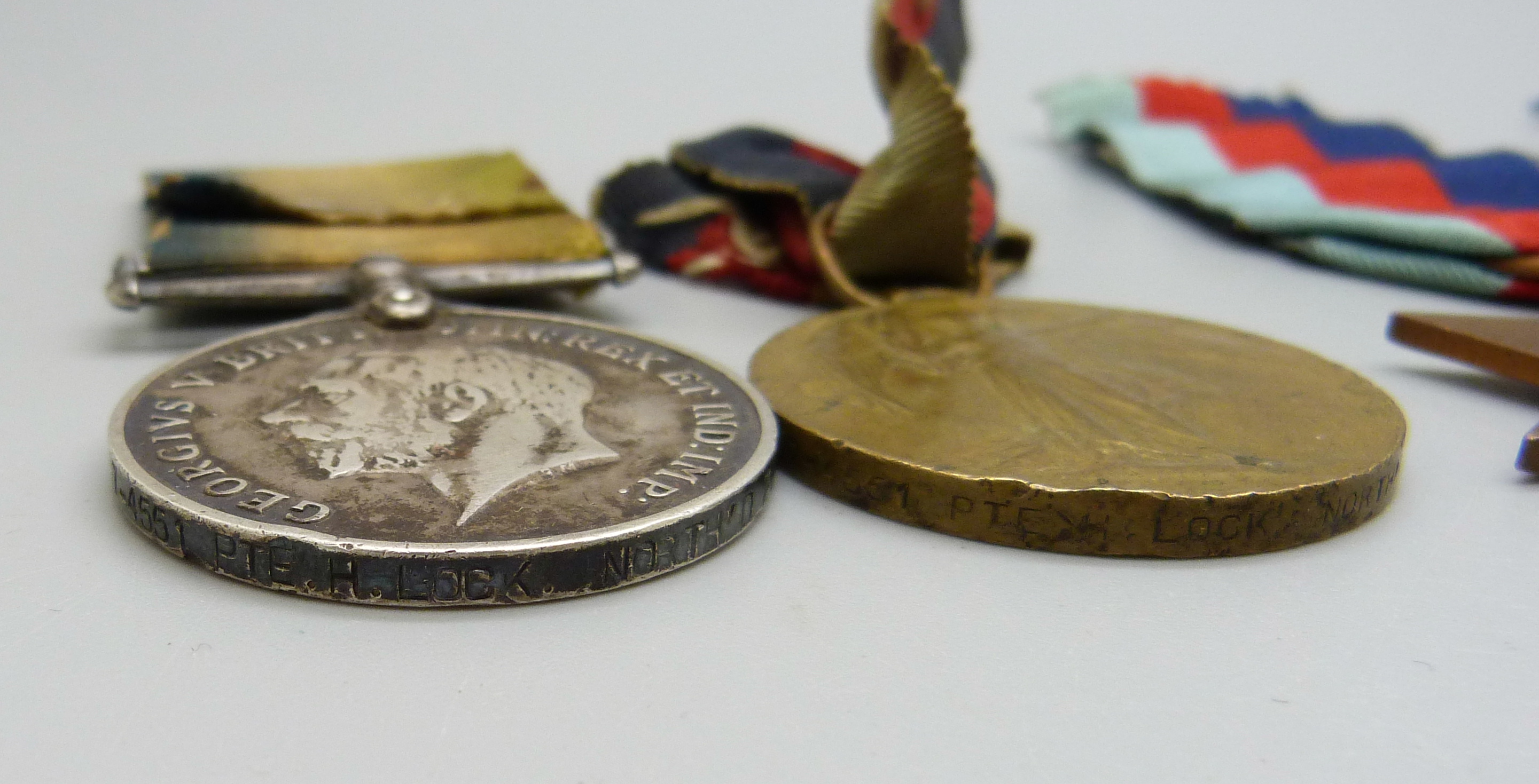 A pair of WWI medals to 7-4551 Pte. H. Lock North'd Fus., rims a/f, five WWII medals and a medal - Bild 6 aus 7