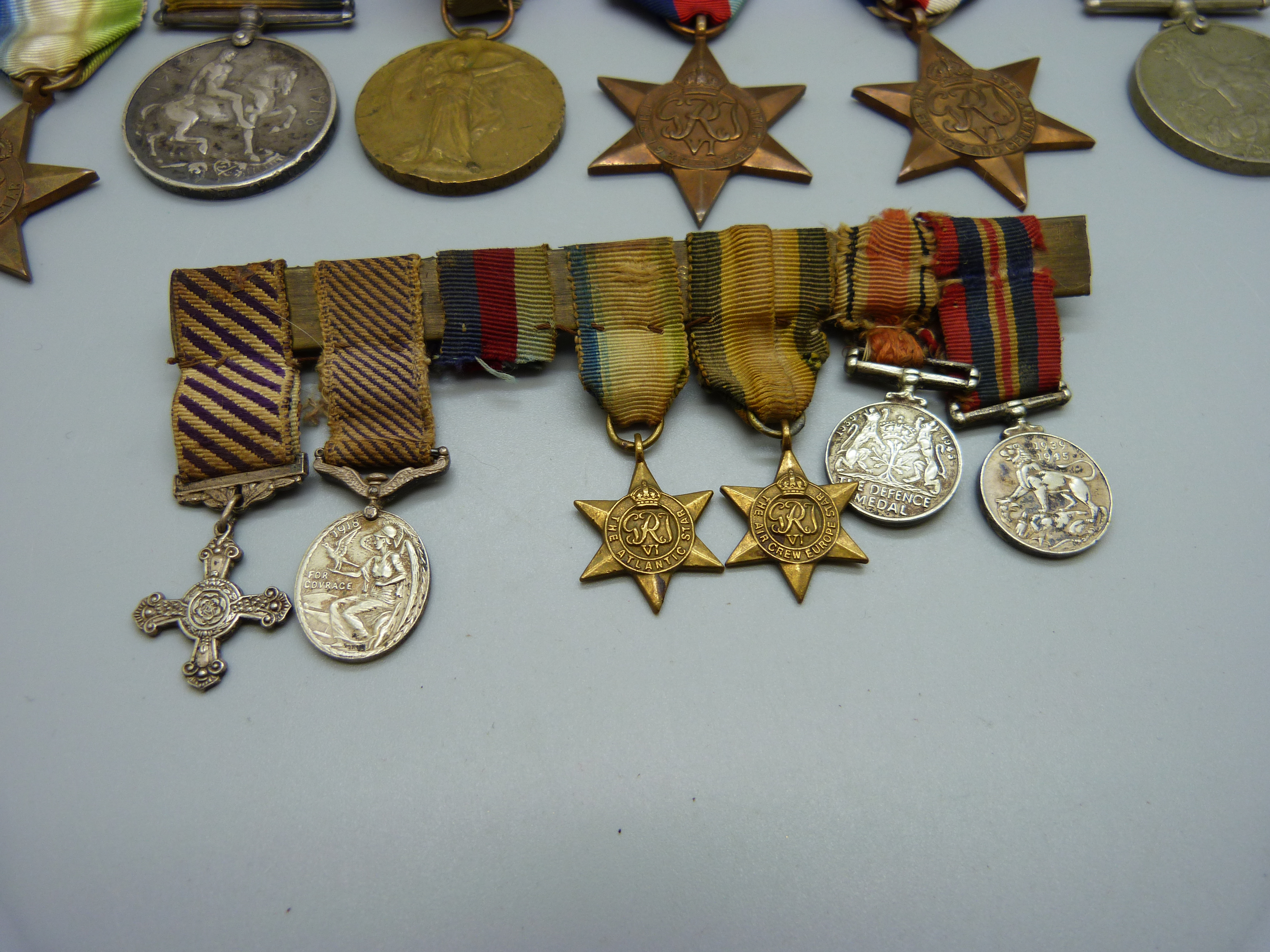 A pair of WWI medals to 7-4551 Pte. H. Lock North'd Fus., rims a/f, five WWII medals and a medal - Bild 2 aus 7