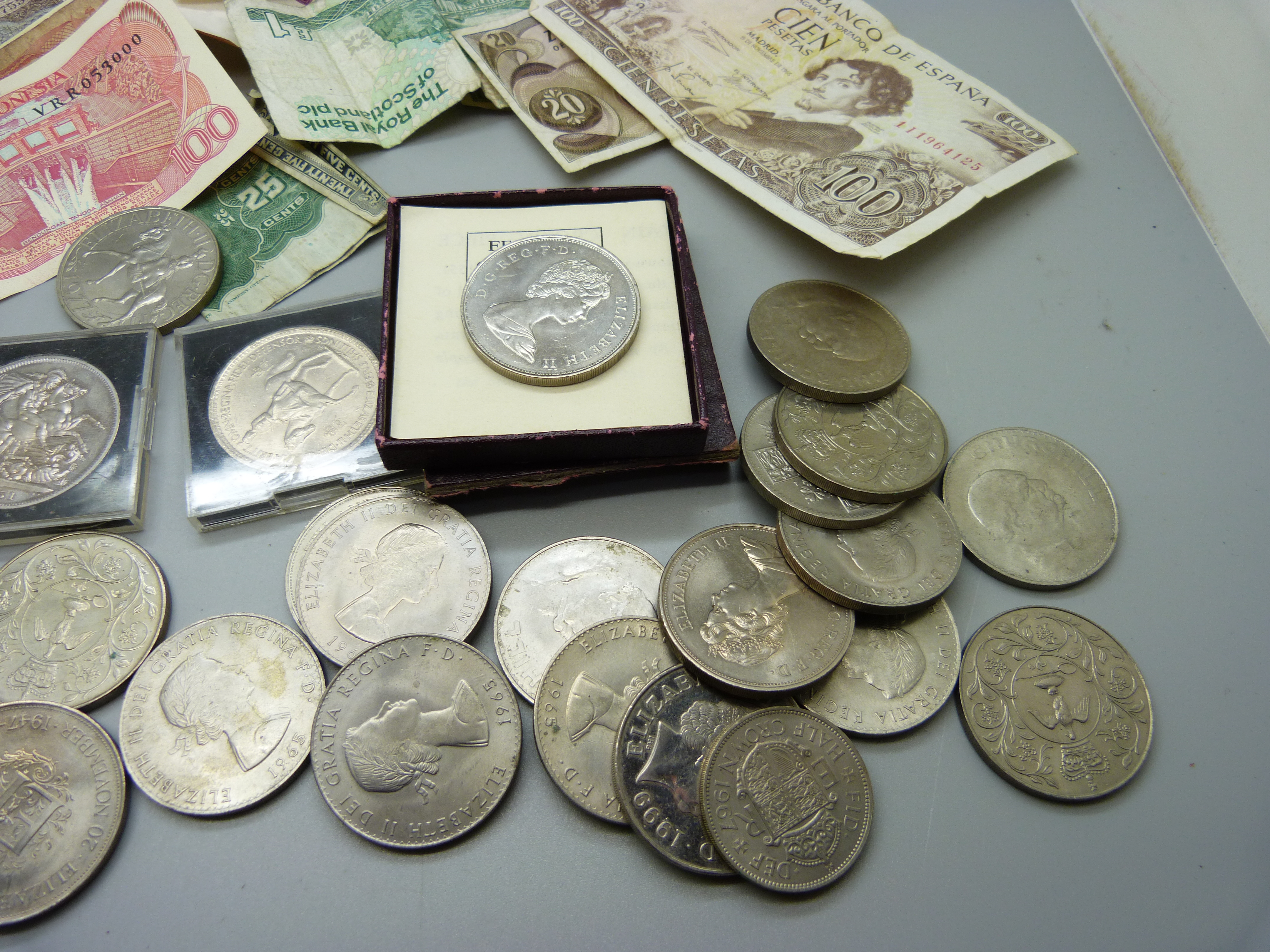 A box of bank notes and commemorative coins - Image 3 of 3